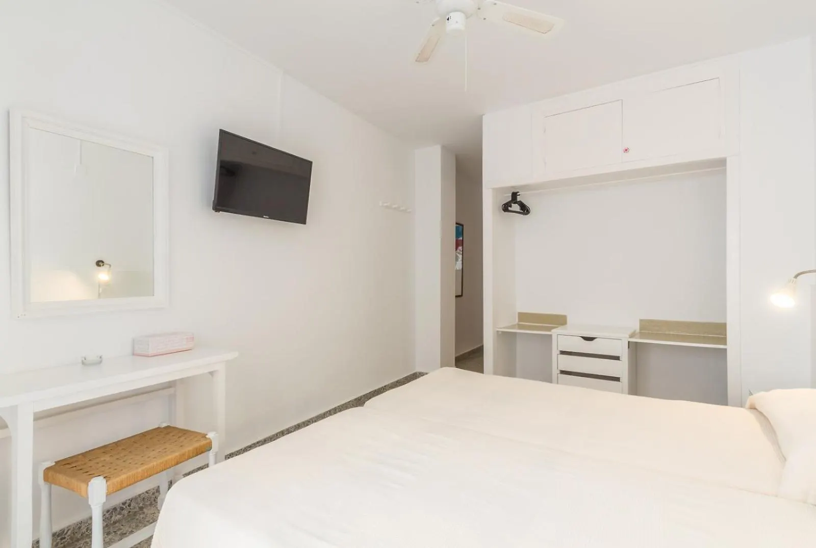 Hostal Altamar Almunecar 0*,