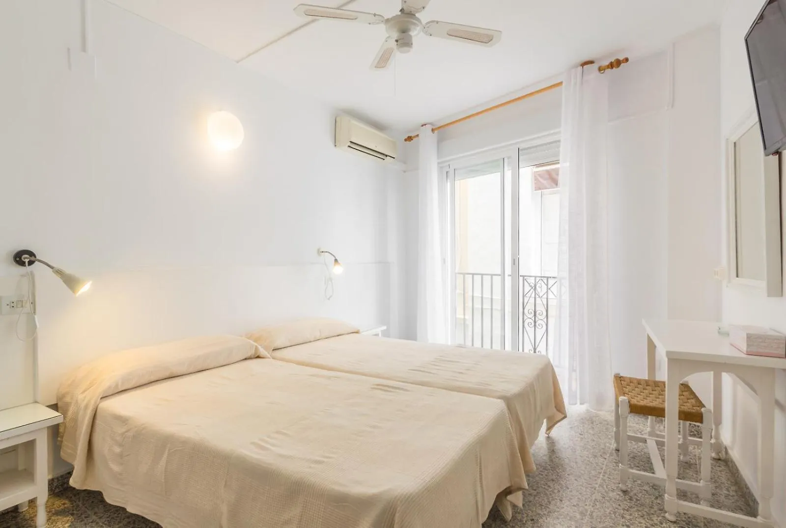 Hostal Altamar Almunecar 0*,