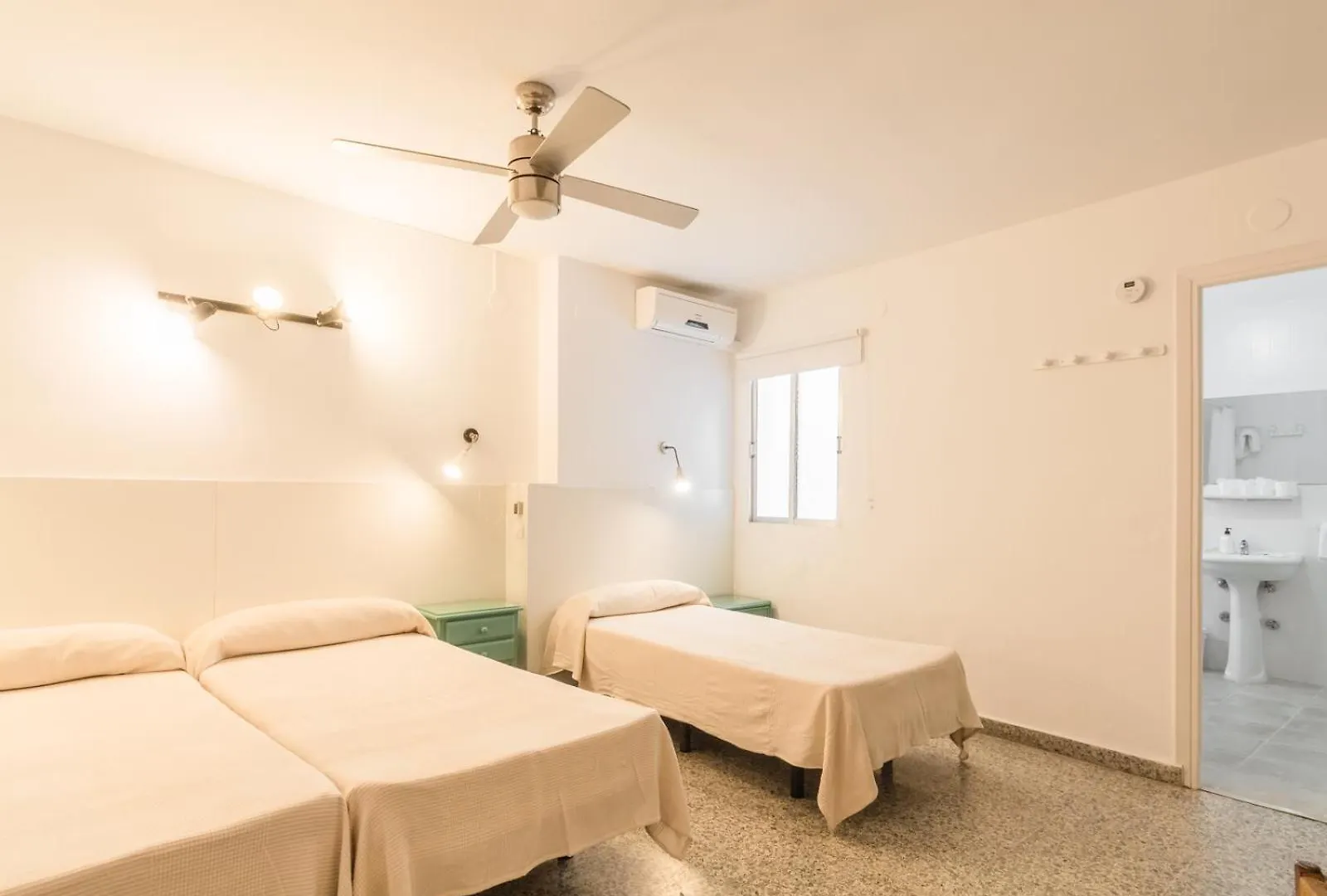 Hostal Altamar Almunecar 0*,