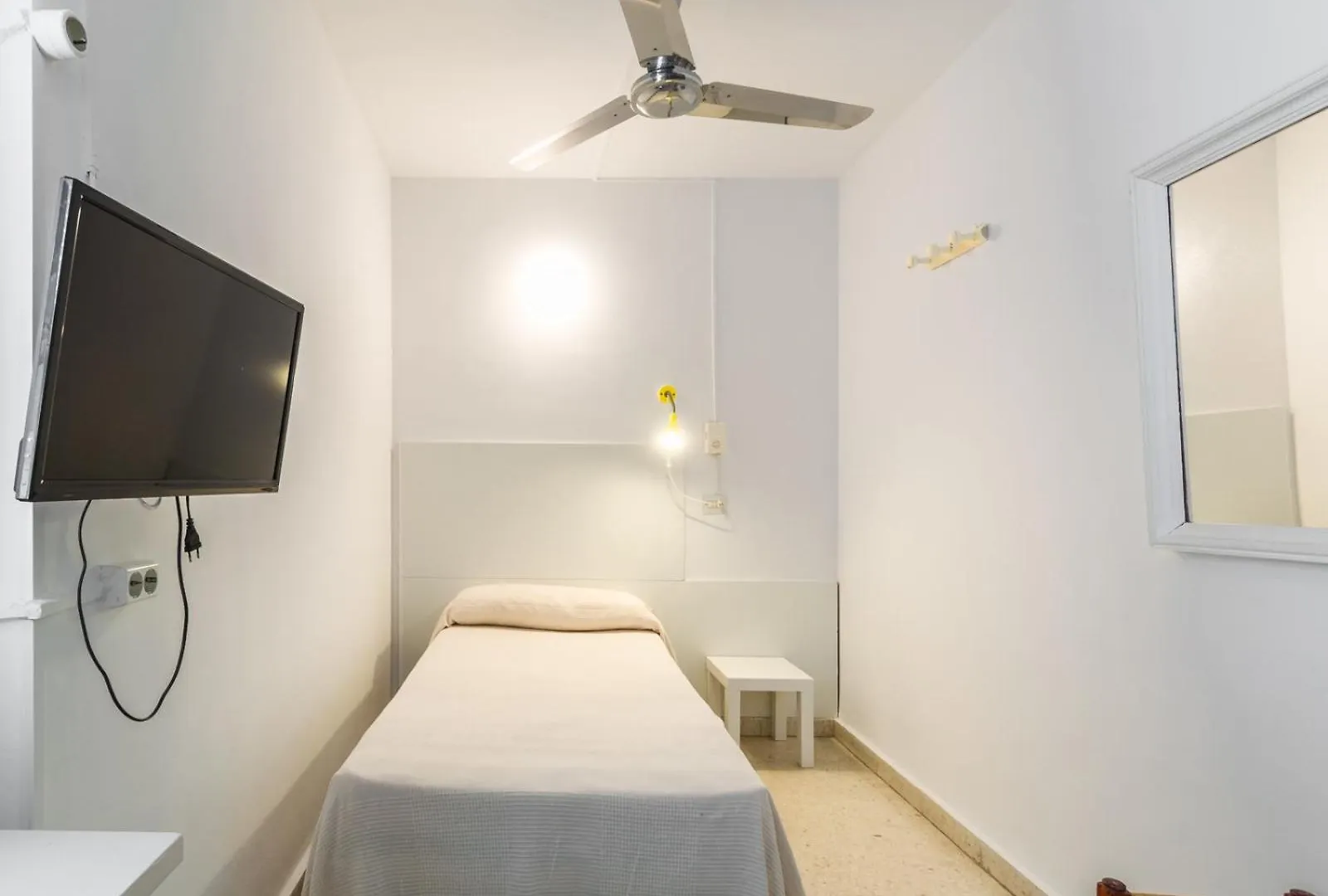 Hostal Altamar Almunecar 0*,